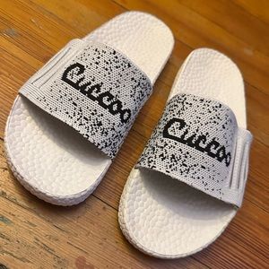 “Cuccoo” White Slippers